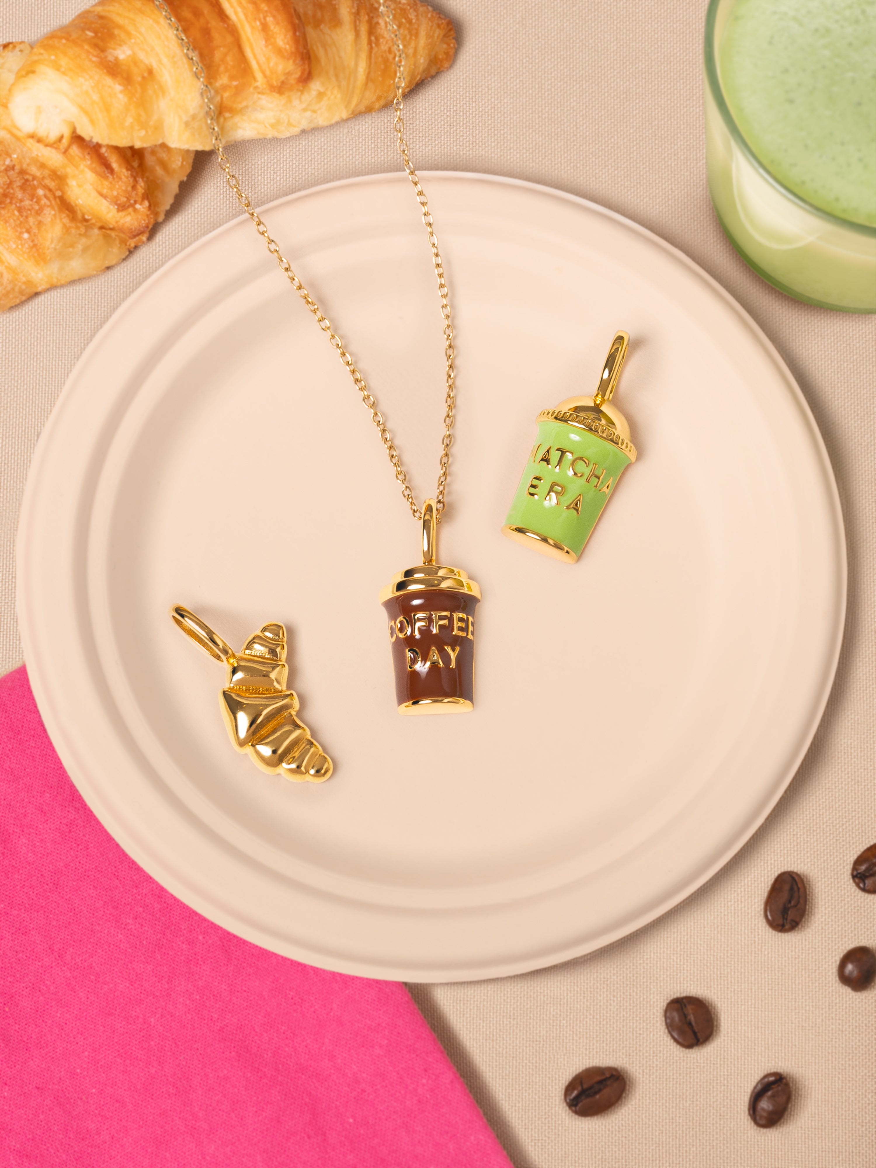 Charm Matcha Baño Oro