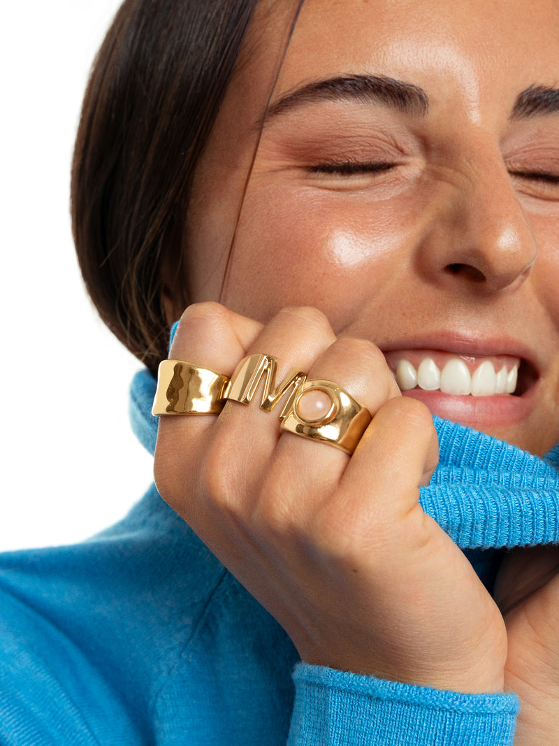 Anel Personalizado Letter Signet Banho de Ouro