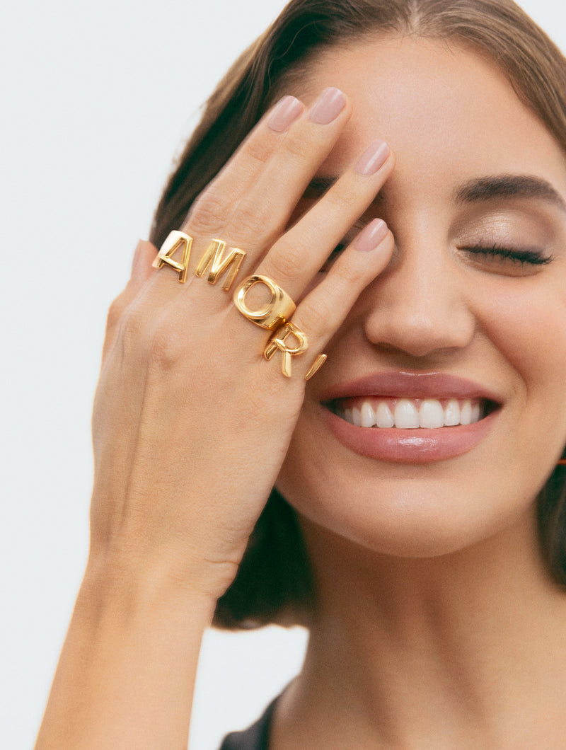 Anel Personalizado Letter Signet Banho de Ouro