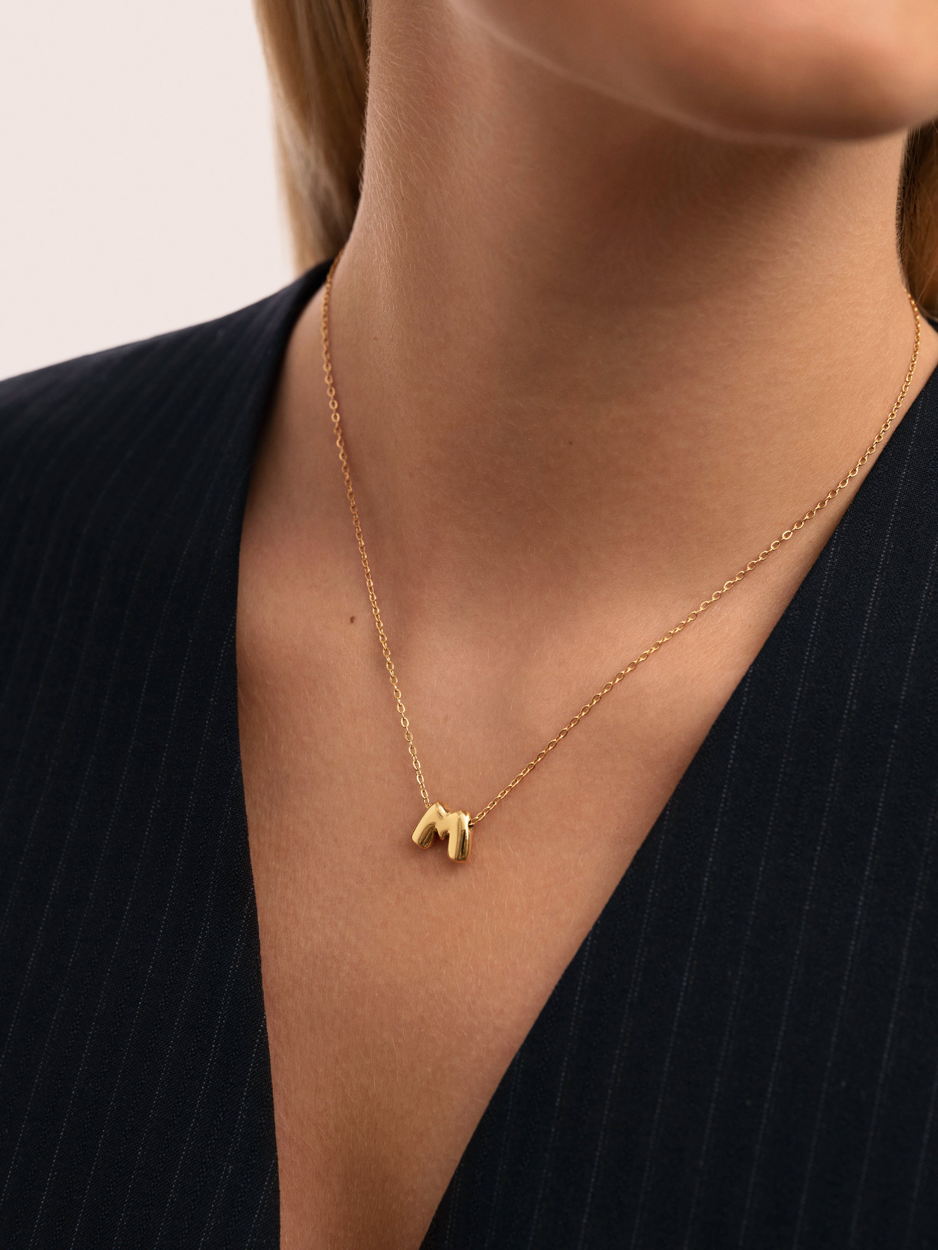 Collar Personalizado Hailey Letter Acero Baño Oro