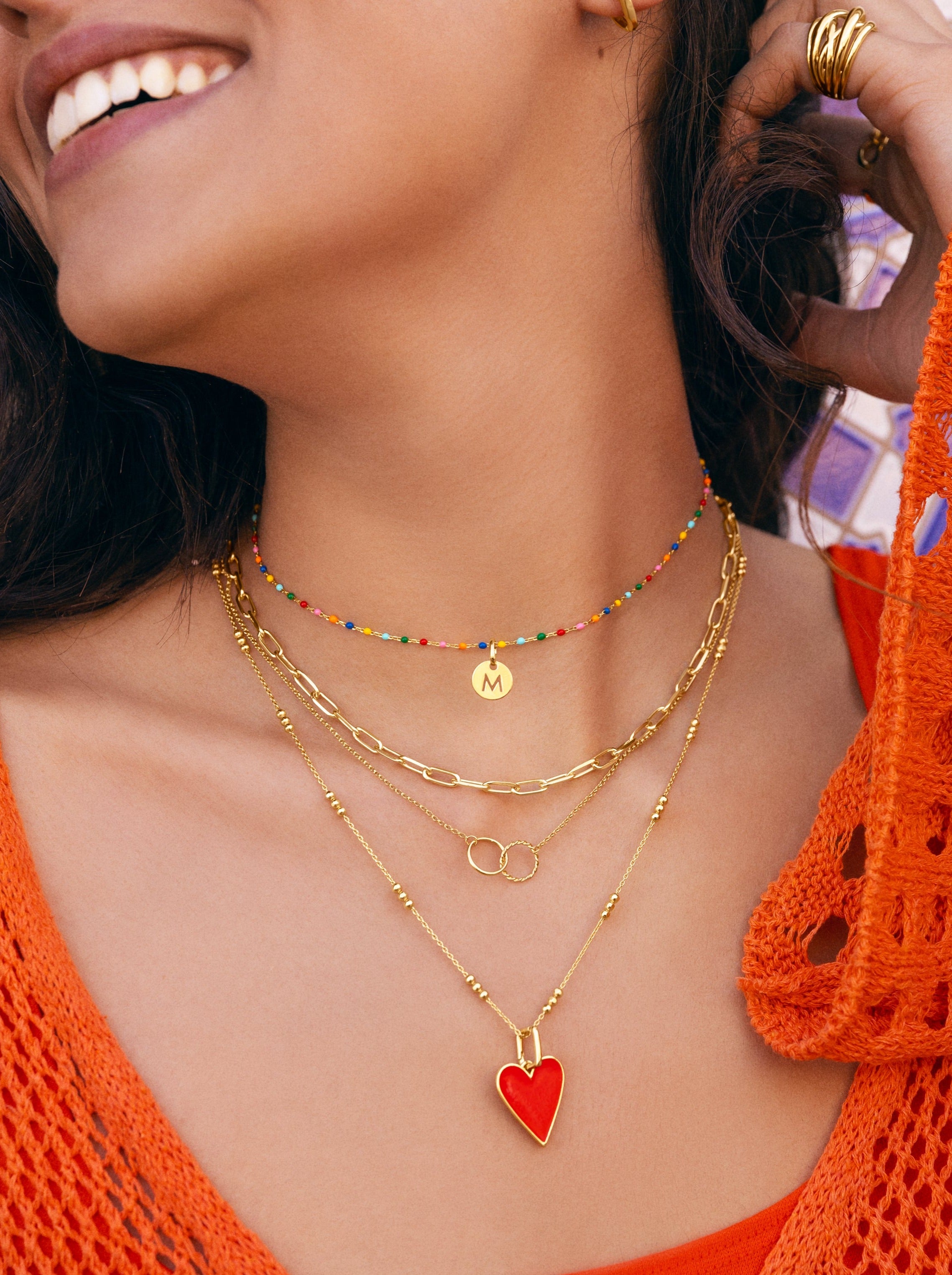 Gepersonaliseerde ketting Colors Enamel Letter verguld met goud