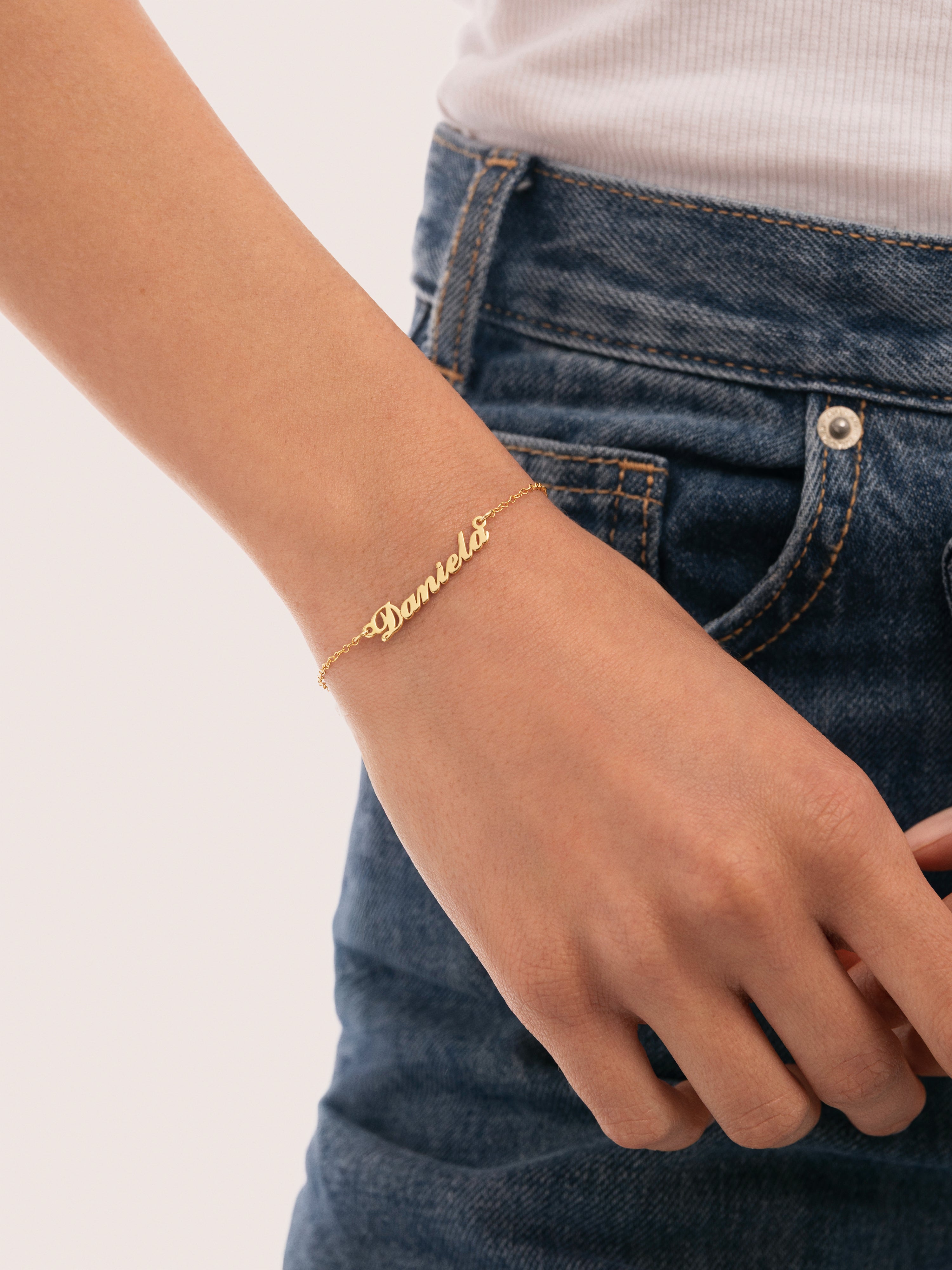 Pulseira Personalizada Carrie Prata Banho de Ouro
