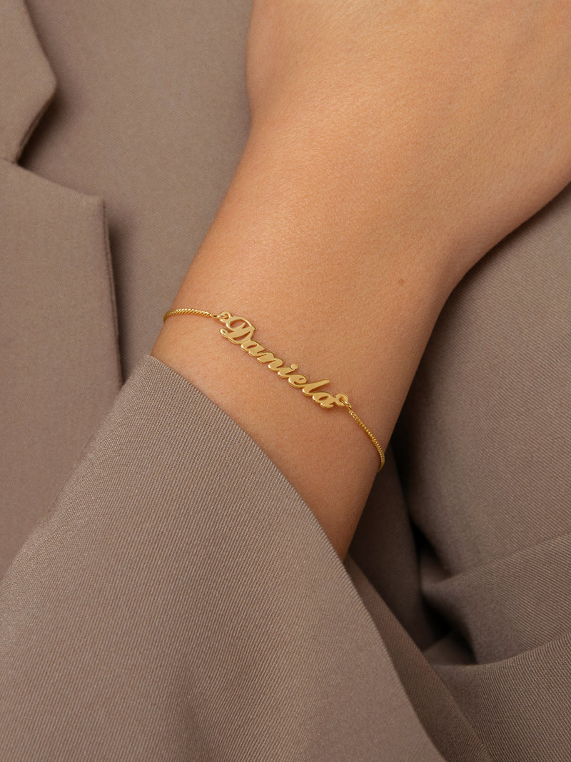 Pulseira Personalizada Carrie Prata Banho de Ouro
