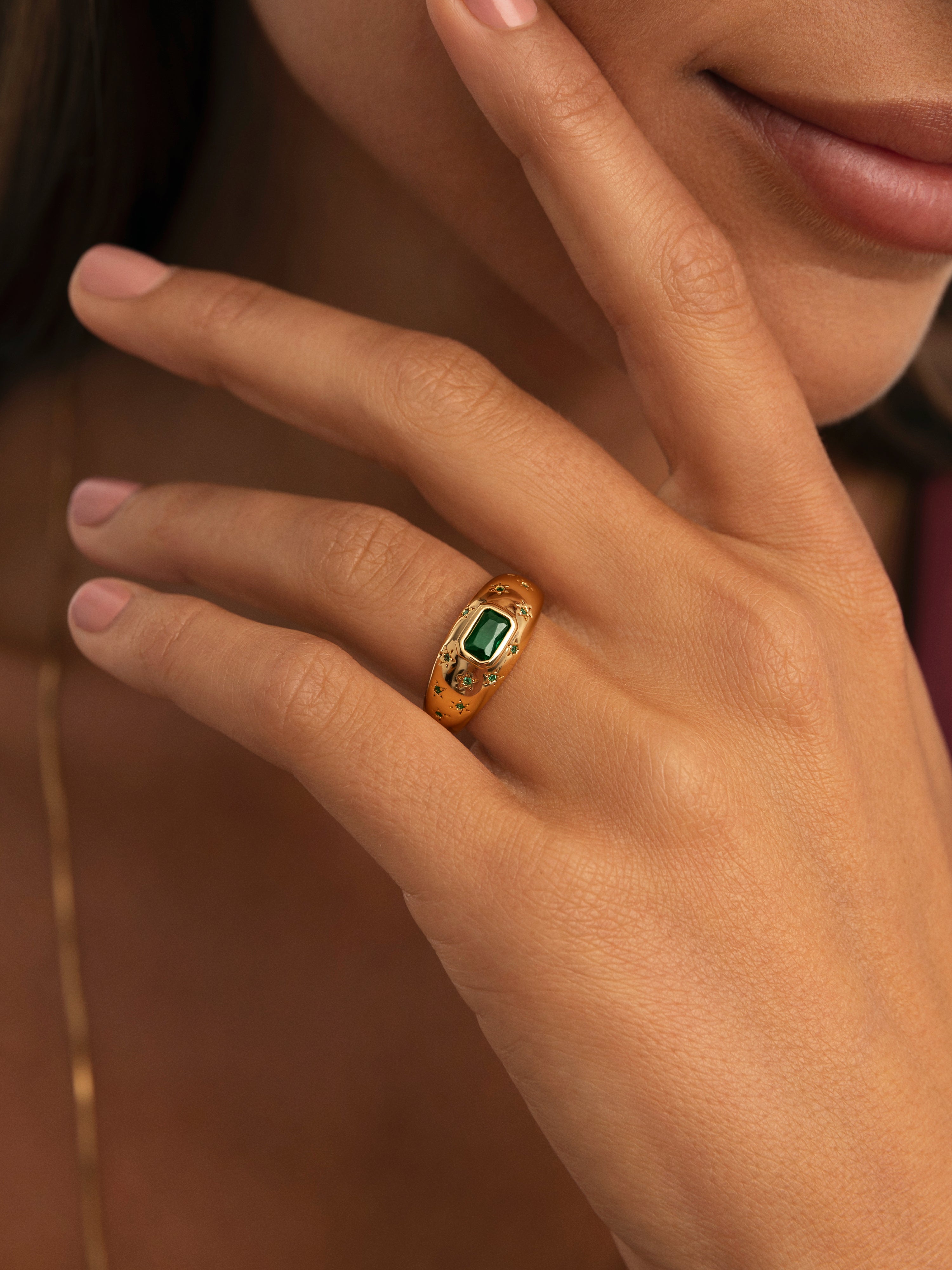 Anillo Charlotte Esmeralda Baño Oro