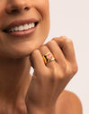 Ring My Pink Stone Edelstahl mit 18kt Goldbeschichtung - puesto en modelo