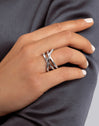 Trinity Ring aus Stahl - puesto en modelo