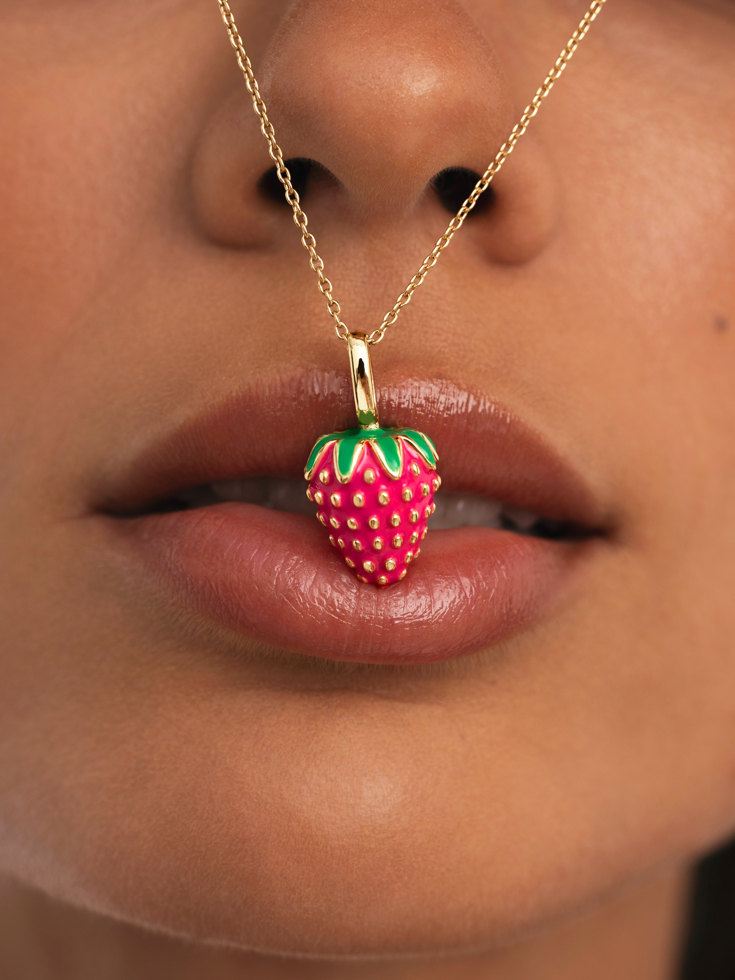Charm Fresa Baño Oro
