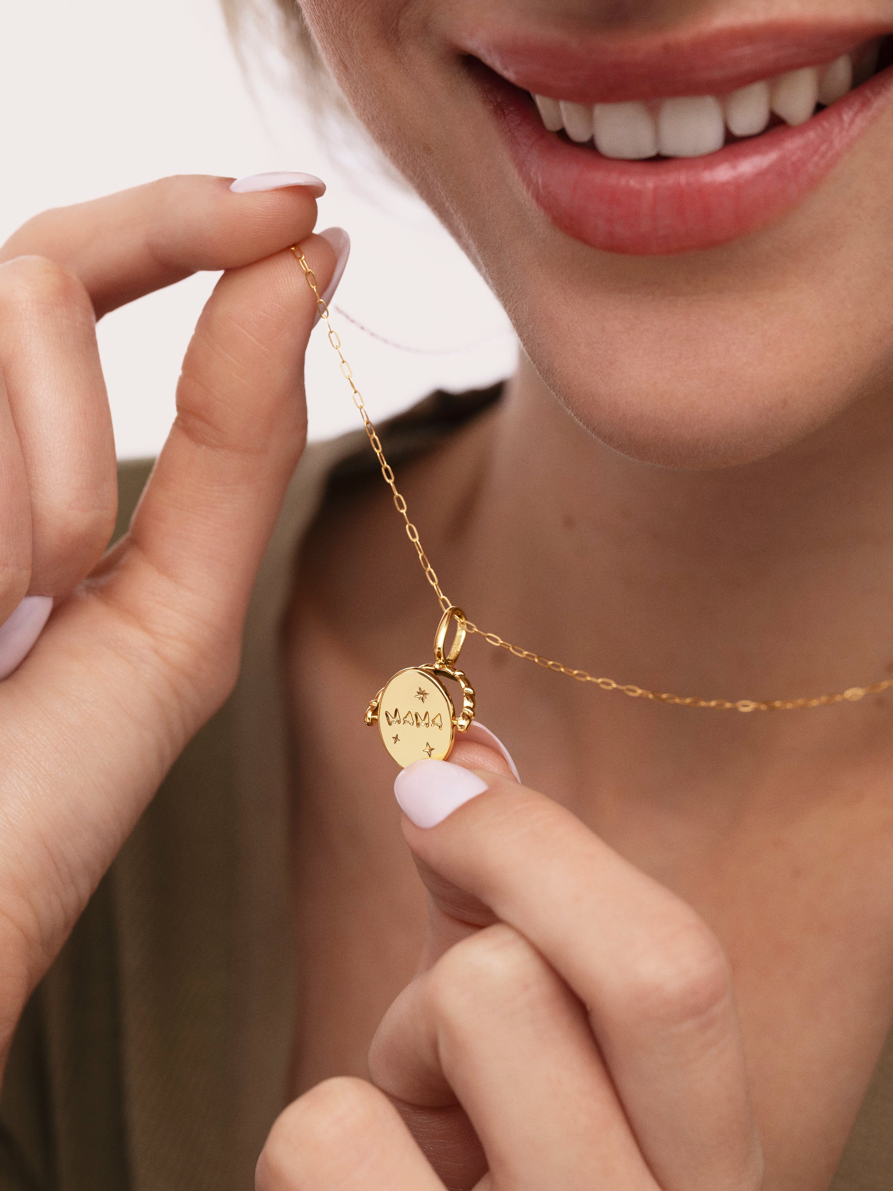 Double Mamá Lovely Heart Gold Medallion Charm