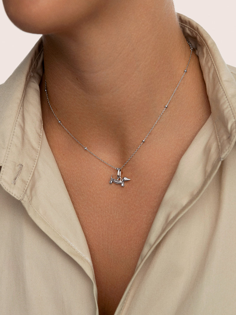 Charm Mini Chien Teckel Enamel Sky