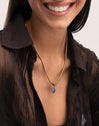 Collar Alma Cianita Acero Baño Oro - puesto en modelo