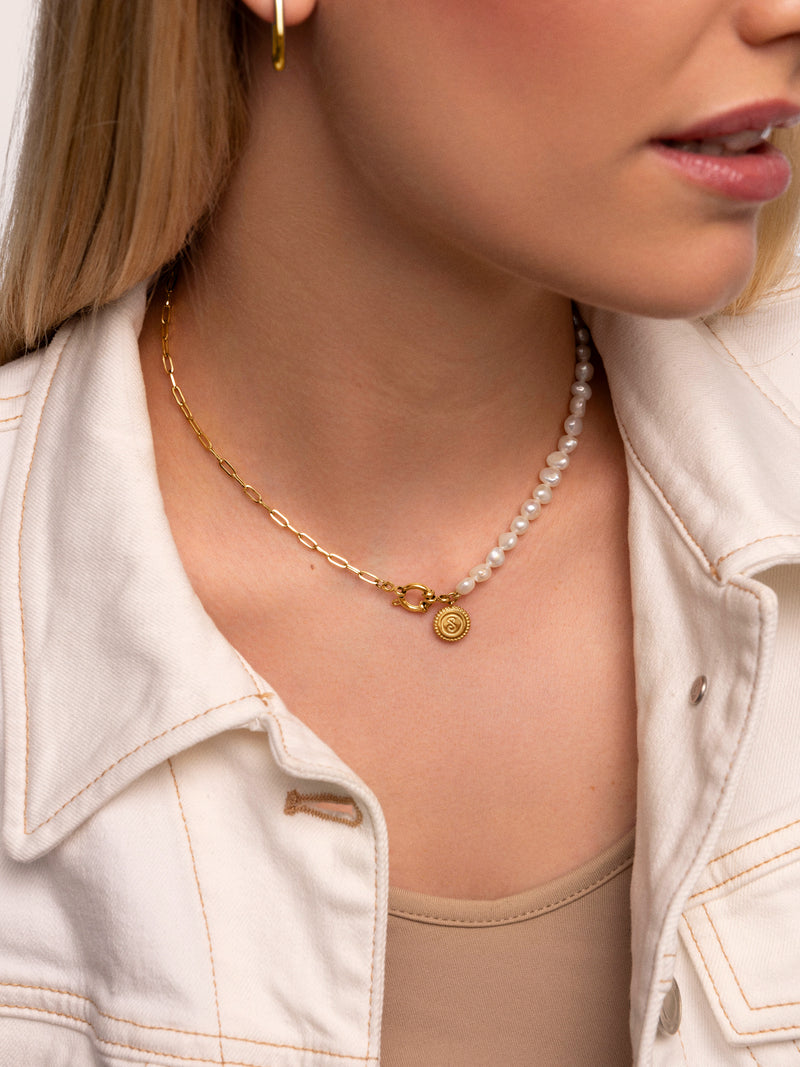 Colar Chic Pearl Aço Banho de Ouro