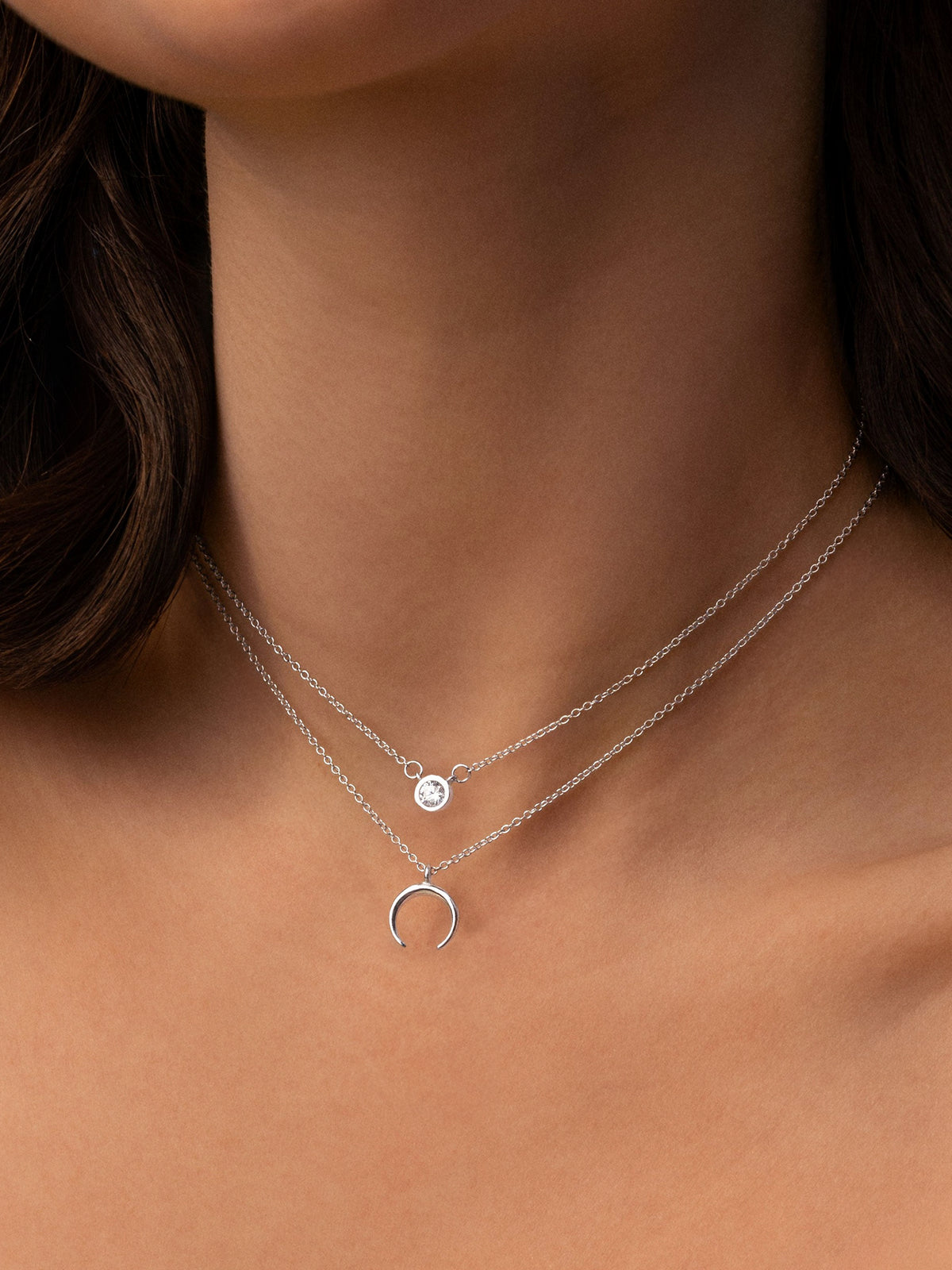 Pack of 2 Spark Necklaces + Mini Moonset - puesto en modelo