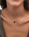 Collier Hydra Noir Acier Plaqué Or - puesto en modelo