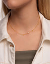 Collier Mini Spark Drop plaqué or - puesto en modelo
