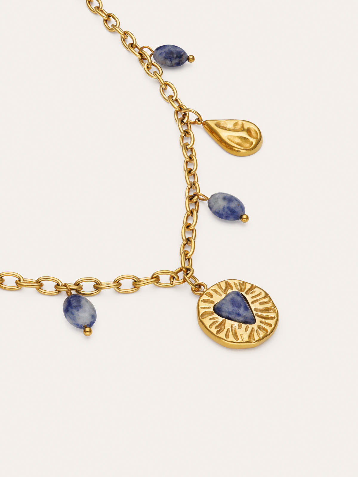 Imagen detalle de Cyanite Denim Multicharms Gold-Plated Steel Necklace
