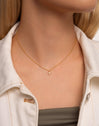 Collar Polar Star Baño Oro - puesto en modelo