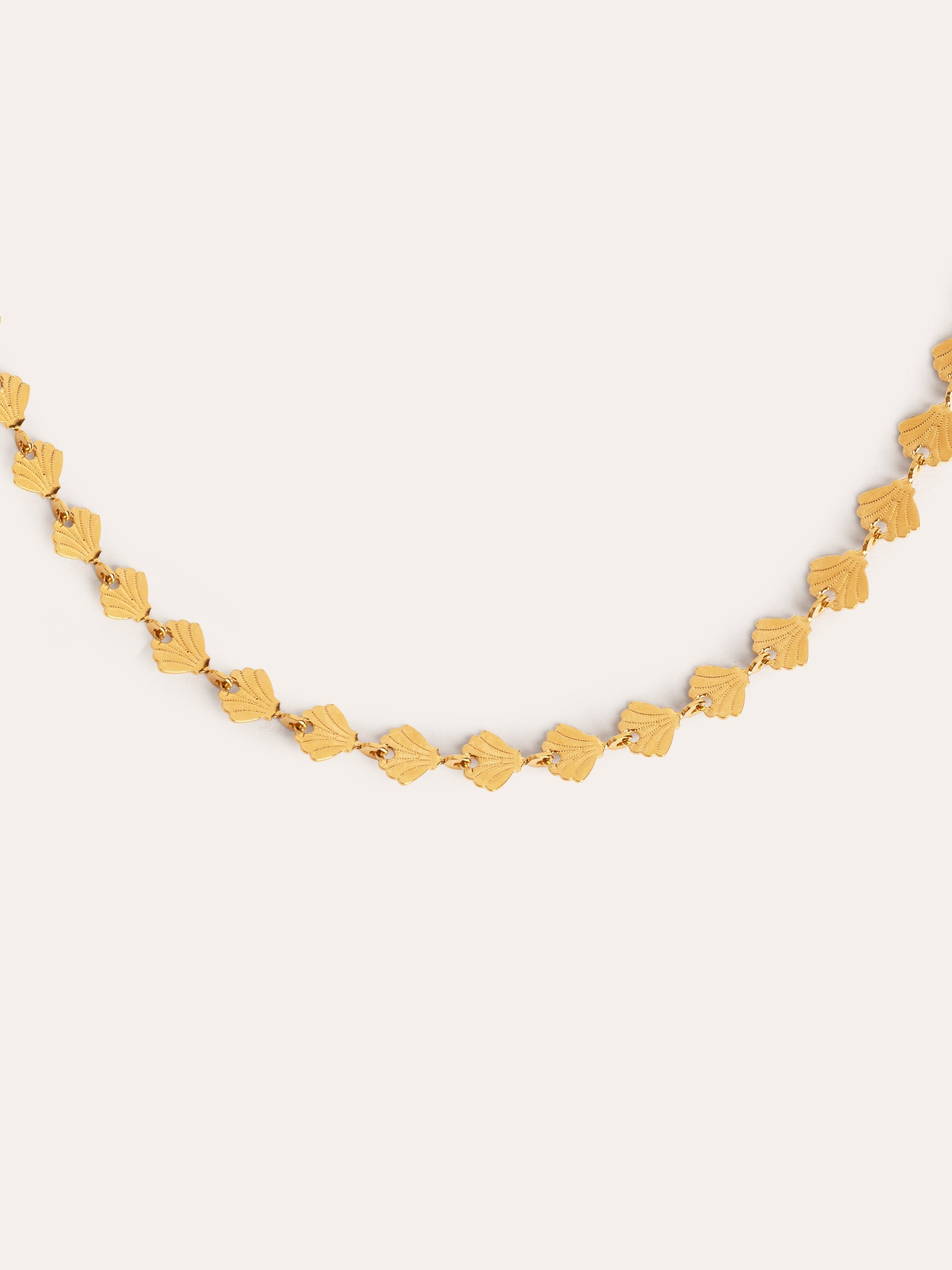 Collar Shells Acero Baño Oro