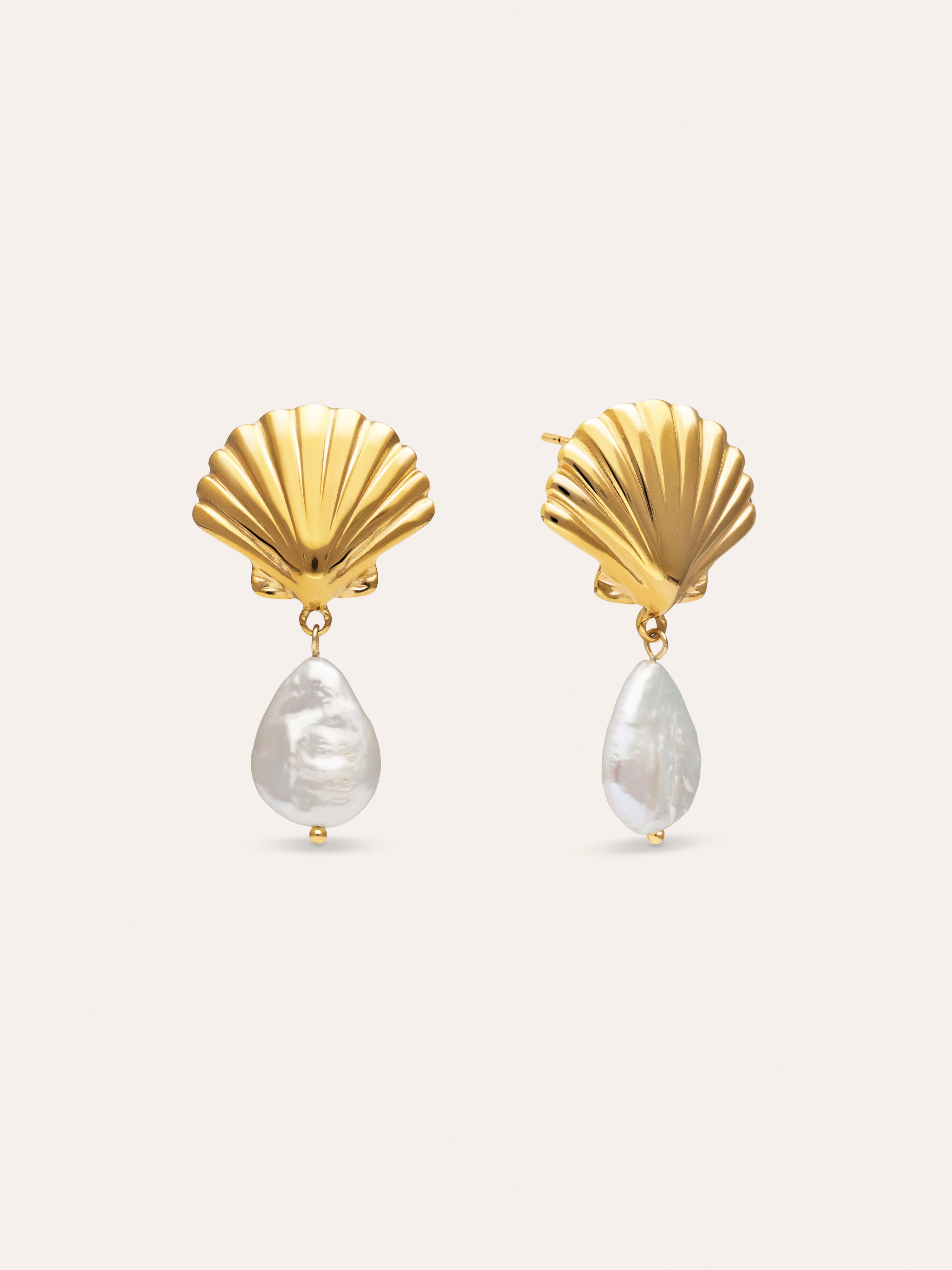 Shelly Perlenohrringe Edelstahl mit 18kt Goldbeschichtung