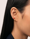 Single Earring Heart Red Enamel Gold Plated - puesto en modelo