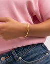 Bracciale Rigido Alma Rosé Placcato Oro - puesto en modelo