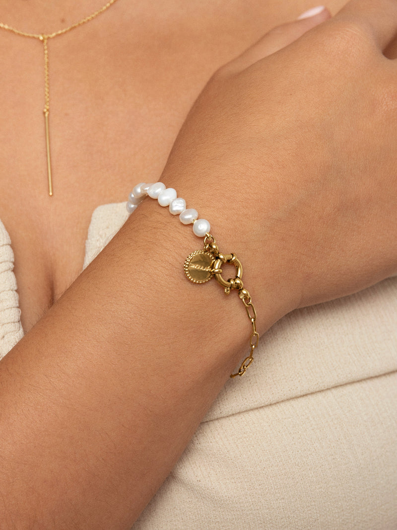 Pulseira Chic Pearl Aço Banho de Ouro