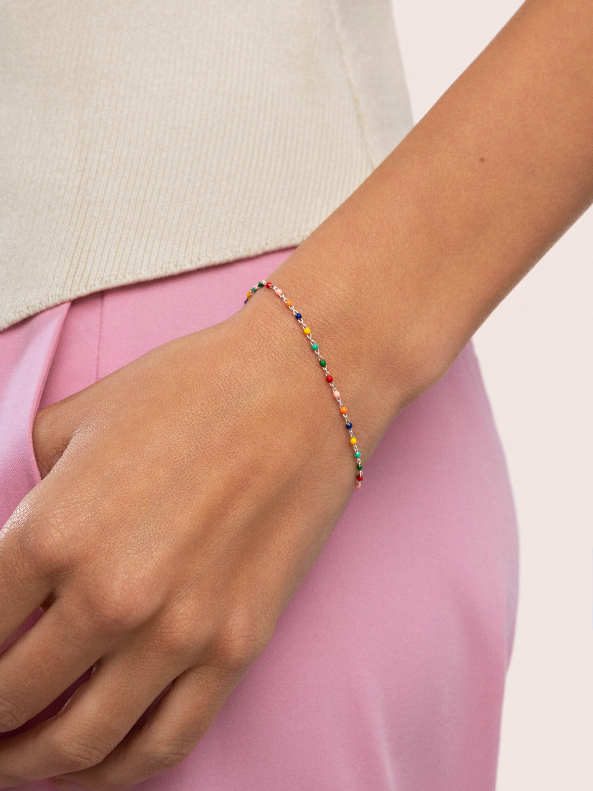 Bracciale Dots Colors Enamel Acciaio - puesto en modelo