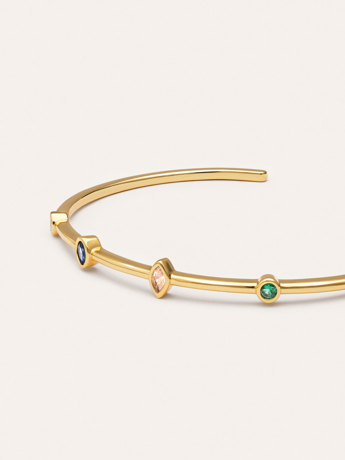 Imagen detalle de Brazalete Leonor Baño Oro