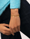 Armband Sienna Staal verguld - puesto en modelo