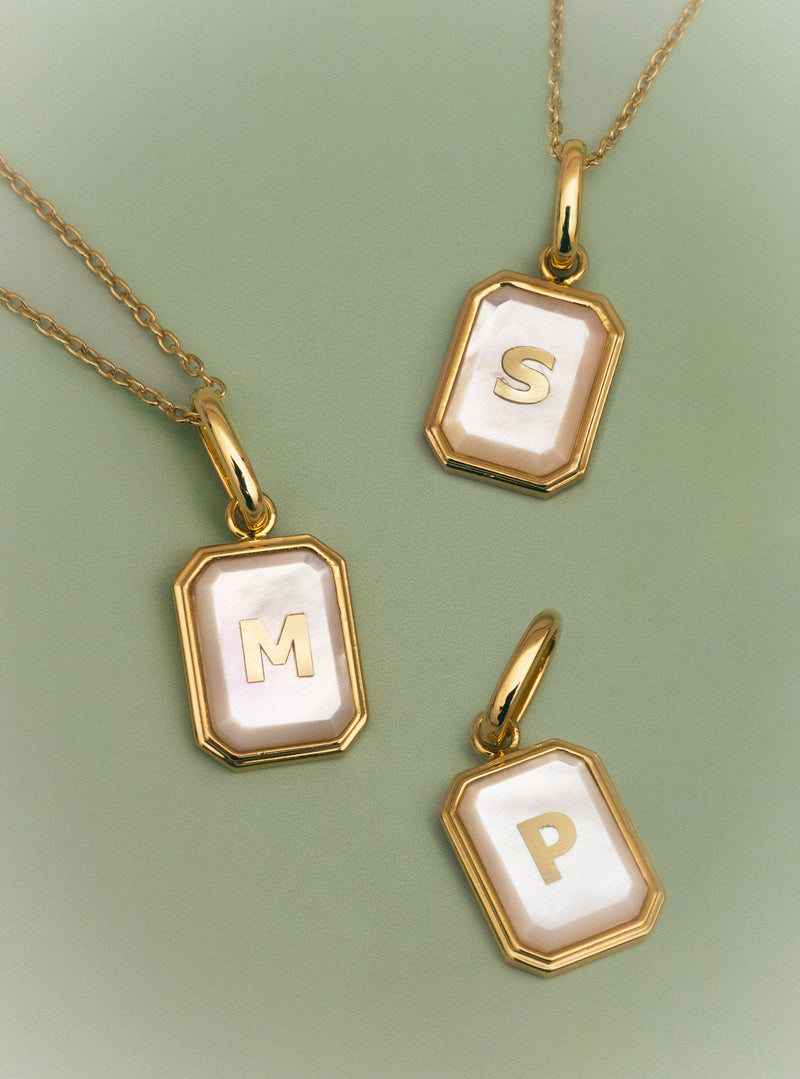 Charm Personnalisé Letter Nacre Plaqué Or
