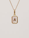 Charm Personalizado Letter Nácar Baño Oro