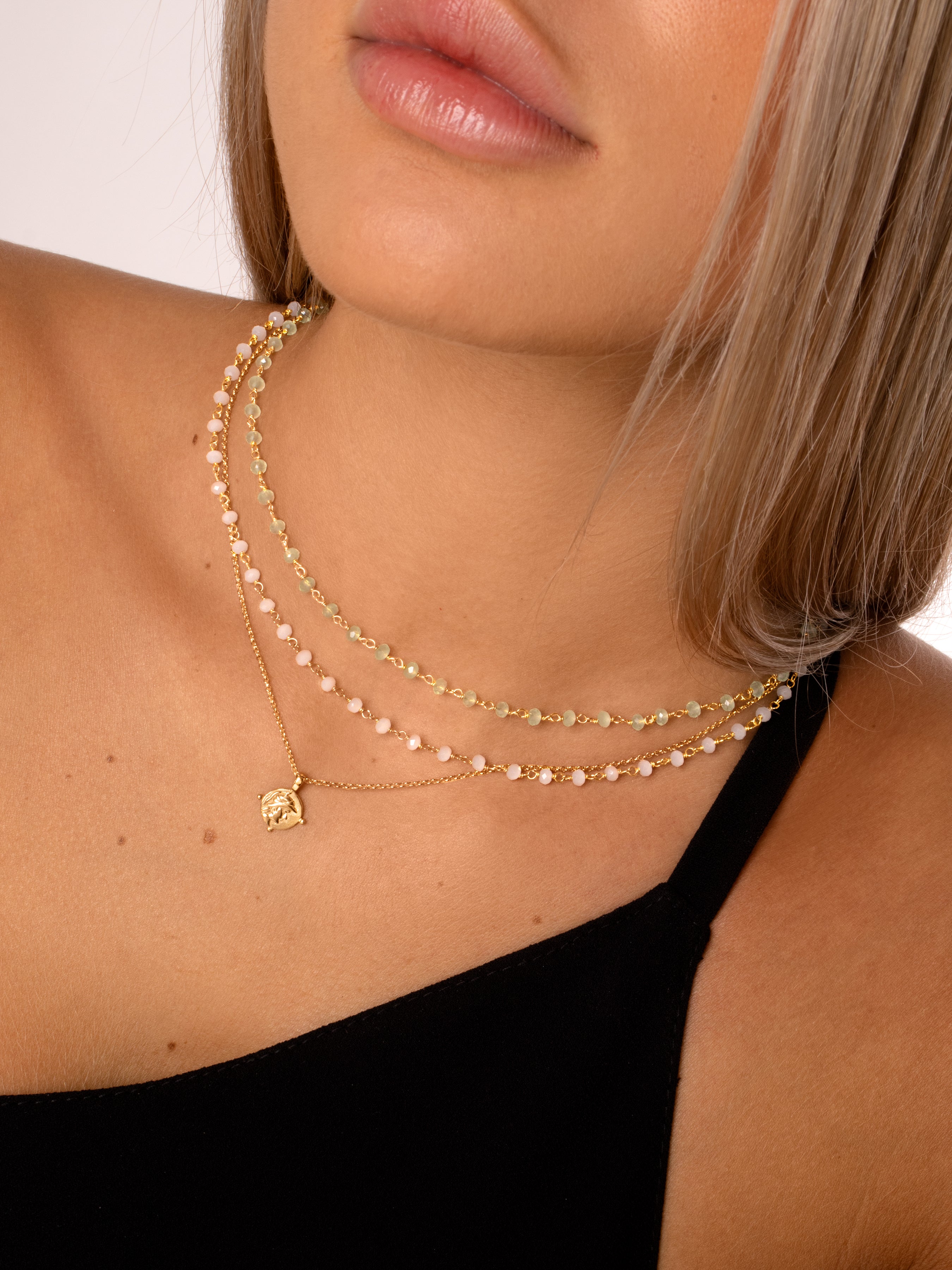 Collar Mini Medallion Roman Oro Puesta