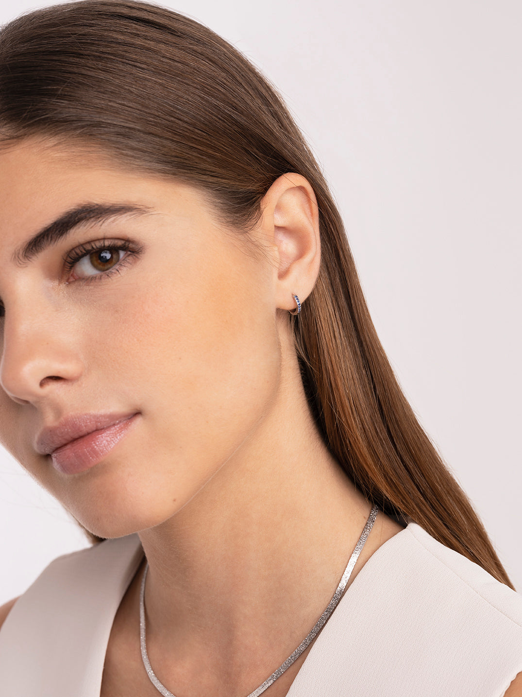 Pendientes Aro Grace Oro Blanco 9kt con Zafiros
